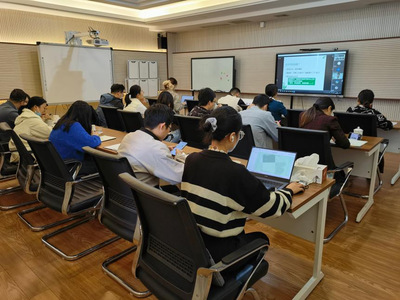 科研能力提升工程系列活动首场讲座 教育项目与科研文献的研究与开发